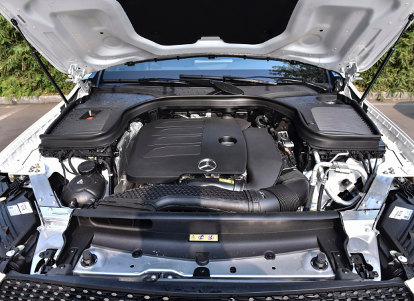 新款賓士轎跑GLC上市：起步2.0T+9AT，配置升級，頂配降價1.7萬！