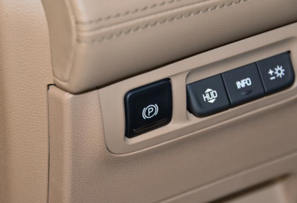 別克GL8手剎燈常亮是什麼原因？