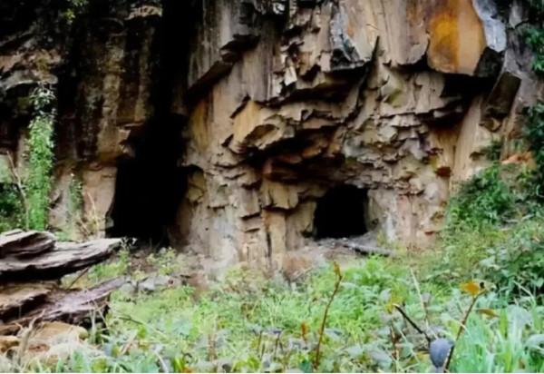 甘肅農民進山洞躲雨時,發現3000年前的西周水壺,裡頭裝有美酒 甘肅農民進山洞躲雨時,發現3000年前的西周水壺,裡頭裝有美酒