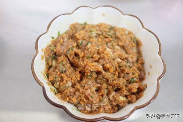 這樣的餡餅你喜歡嗎?皮薄餡多,用料十足!一口下去滿嘴留香 這樣的餡餅你喜歡嗎?皮薄餡多,用料十足!一口下去滿嘴留香