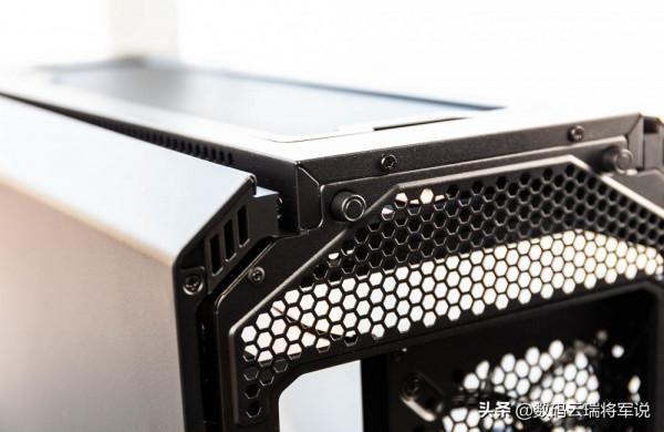 全模組化設計的靜音側透機箱——SILENT BASE 802 機箱黑色版輕體驗 全模組化設計的靜音側透機箱——SILENT BASE 802 機箱黑色版輕體驗