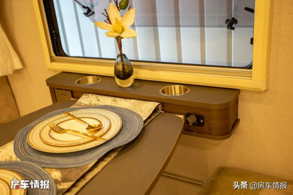 大品牌主流房車啥樣?空間夠大水電充足,6口人長途旅行也無憂 大品牌主流房車啥樣?空間夠大水電充足,6口人長途旅行也無憂