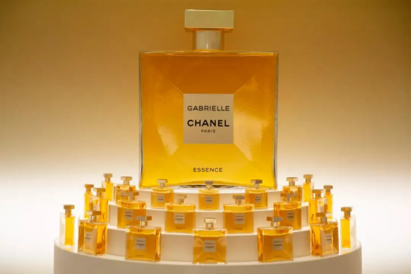 “我睡覺時候只穿香奈兒N°5!”——瑪麗蓮·夢露 “我睡覺時候只穿香奈兒N°5!”——瑪麗蓮·夢露