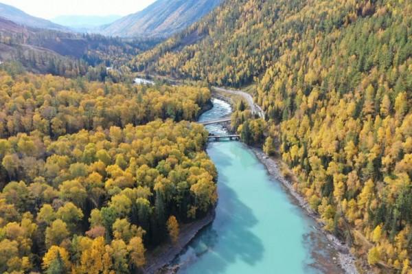 開著探嶽想去哪裡就去哪裡 開著探嶽想去哪裡就去哪裡