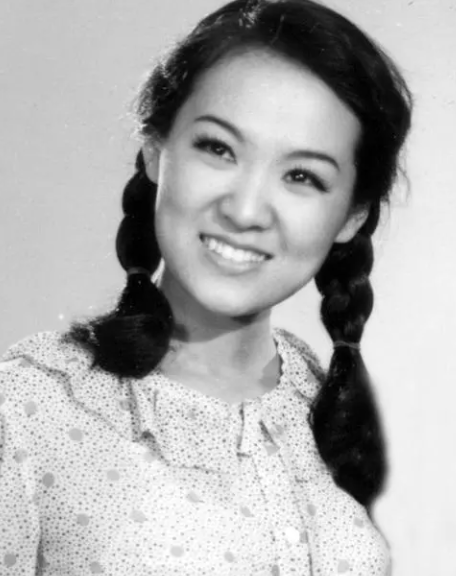 ";牧羊曲";鄭緒嵐:為愛入籍美國變落寞,新歡患癌去世後至今未婚 ";牧羊曲";鄭緒嵐:為愛入籍美國變落寞,新歡患癌去世後至今未婚