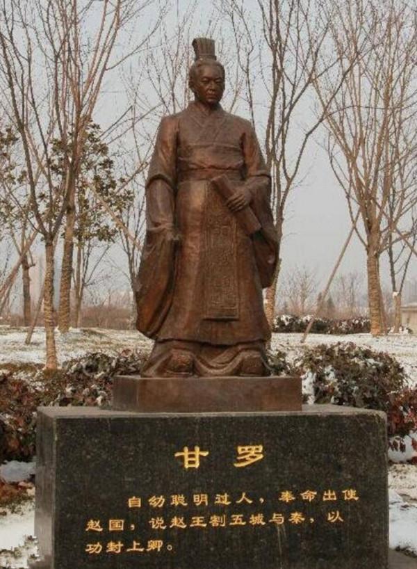 皇帝命宰相找“公雞下的蛋”,次日宰相兒子上朝:家父在家生孩子 皇帝命宰相找“公雞下的蛋”,次日宰相兒子上朝:家父在家生孩子