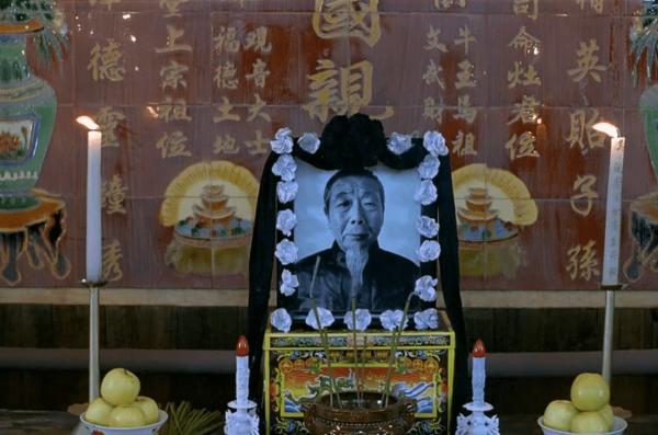 《落葉歸根》14年，趙本山解甲歸田，十配角有人當紅有人逝去