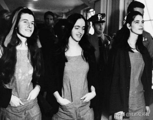 美國邪教頭目曼森,洗腦女教徒犯下滅門案,79歲還被26歲姑娘求婚 美國邪教頭目曼森,洗腦女教徒犯下滅門案,79歲還被26歲姑娘求婚