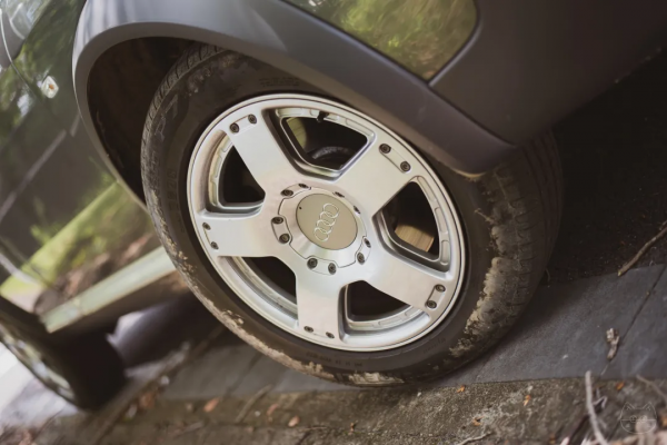 拯救15年車齡的奧迪草原狼，不惜成本也要修