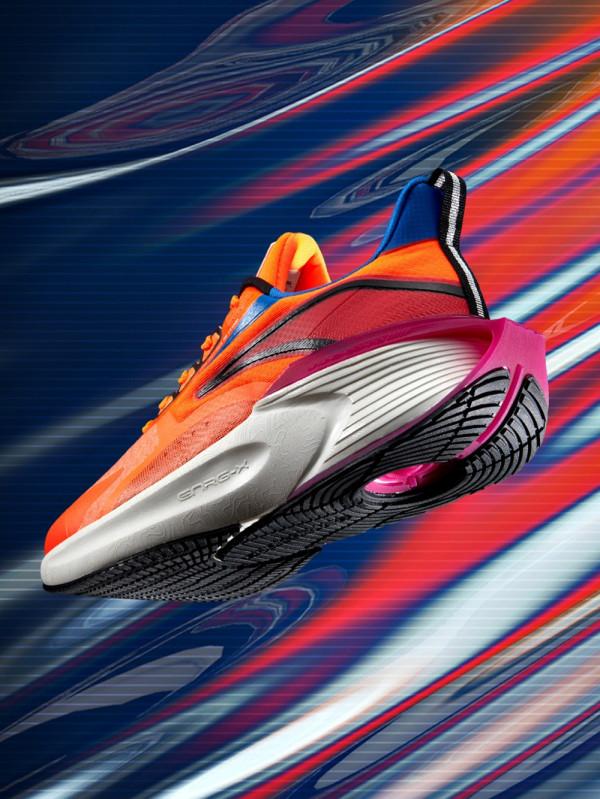 今天只要 ￥299！這雙科幻跑鞋有點帥！網友：國產坦克鞋