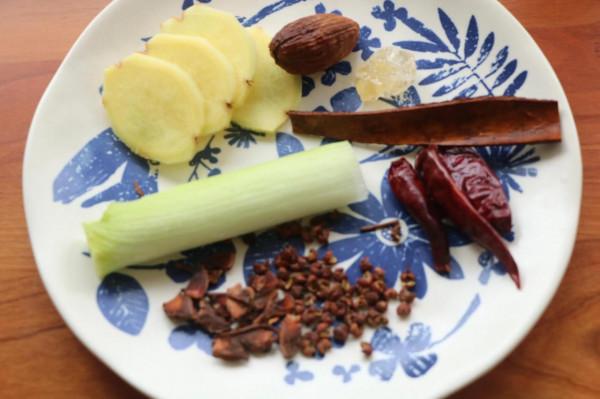 天氣涼了,不知道吃什麼,那就滷上一鍋肉來吃吧!夠吃好幾天了 天氣涼了,不知道吃什麼,那就滷上一鍋肉來吃吧!夠吃好幾天了