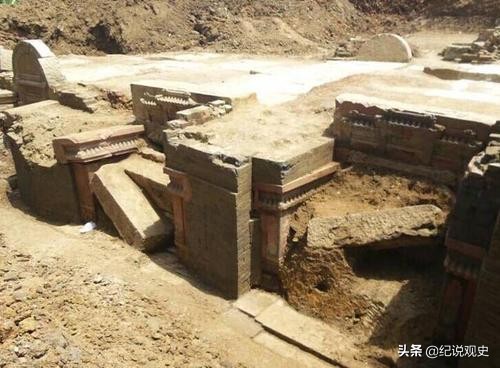 四川挖出龍鳳合葬墓，埋葬的卻是兩名大男人，古代太監心酸的一生