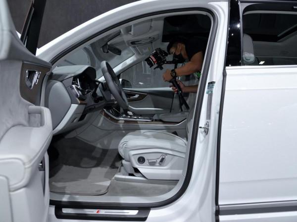 豪華旗艦大7座,進口四驅SUV,3.0T V6油耗9L多,實拍奧迪Q7 豪華旗艦大7座,進口四驅SUV,3.0T V6油耗9L多,實拍奧迪Q7