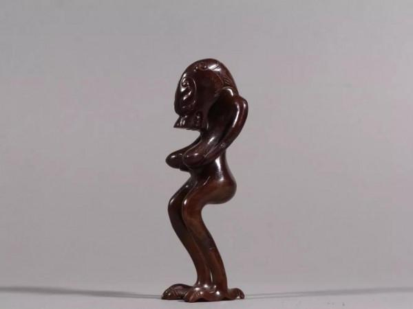 舊藏 高古玉人身獸首雕件。規格：高13cm 寬3.8cm 重152.1g