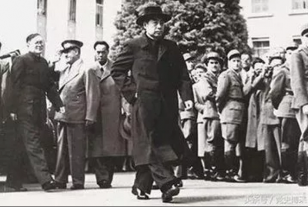 1955年蔣介石派人暗殺周恩來,飛機爆炸後,發現周恩來不在飛機上 1955年蔣介石派人暗殺周恩來,飛機爆炸後,發現周恩來不在飛機上