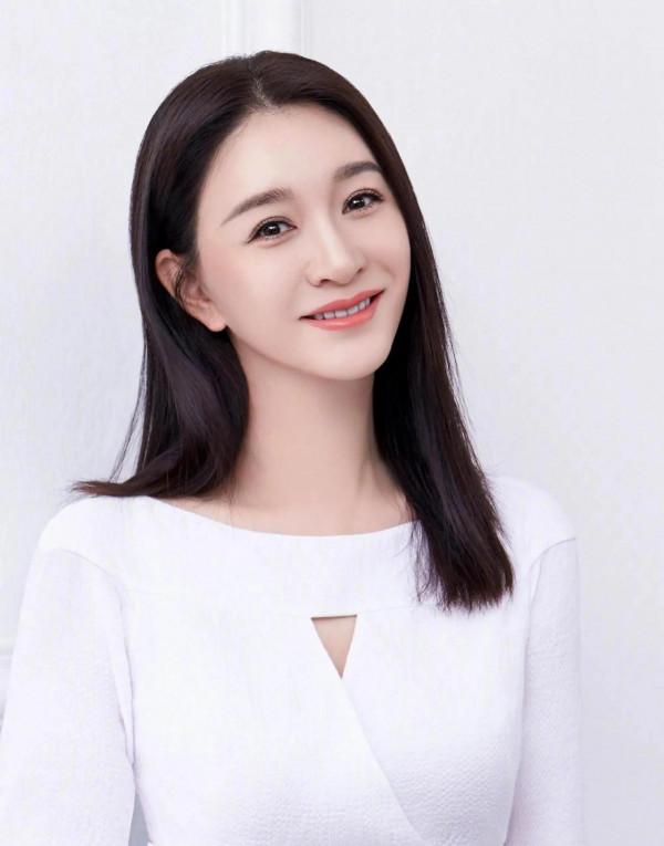 李小冉這氣質真是沒誰能比的了