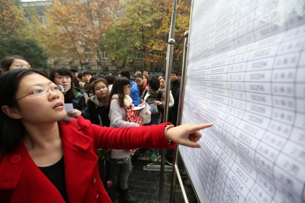 別被騙了，“三無家庭”的孩子不建議考公，過來人學姐的話很中肯