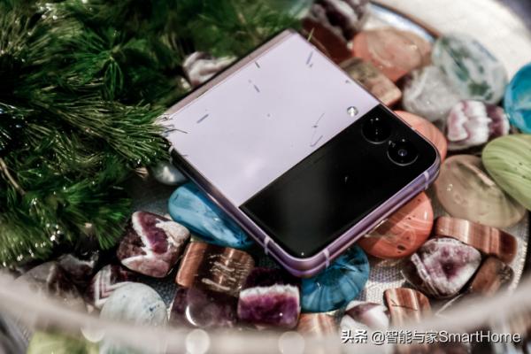 三星新一代Galaxy Z系列摺疊屏手機如何?媒體品鑑會上我們用了用 三星新一代Galaxy Z系列摺疊屏手機如何?媒體品鑑會上我們用了用