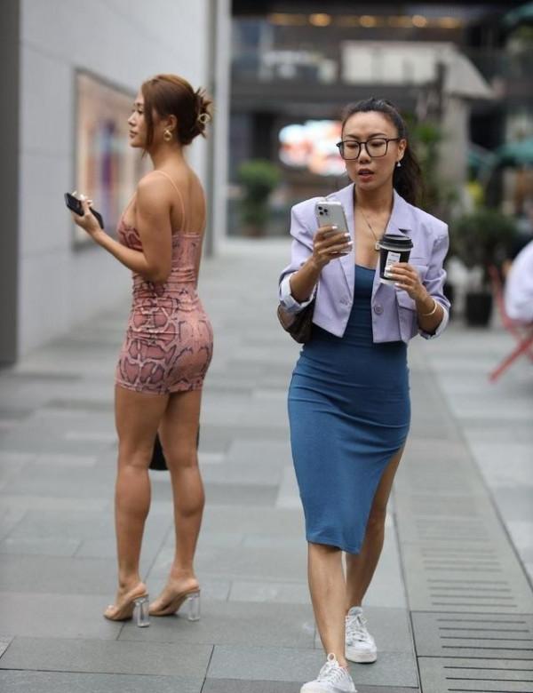 自然隨性的連衣裙穿搭更顯大氣時尚感,帶來別樣的風情,清爽時髦 自然隨性的連衣裙穿搭更顯大氣時尚感,帶來別樣的風情,清爽時髦