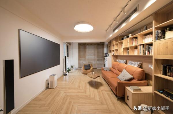 她家94平原木風新房,第一次見沙發不靠牆,個性又實用,值得參考 她家94平原木風新房,第一次見沙發不靠牆,個性又實用,值得參考