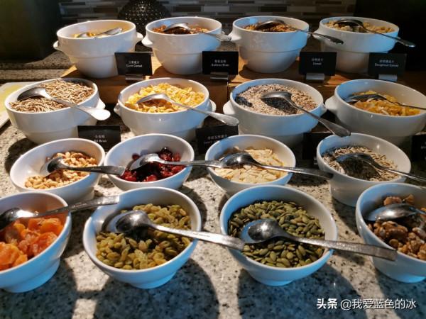 邊欣賞故宮景色邊吃早餐