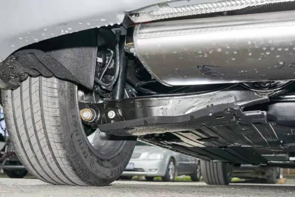 福克斯Active：搭載1&period;5T&plus;8擋手自一體，外觀運動，適合年輕人