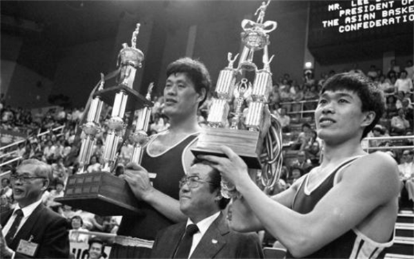 穆鐵柱享受副師級待遇，女兒在銀行工作，兒子1&period;8米卻不是運動員