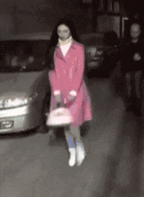 眼力測試！如果你看到的是一群人在游泳，那趕緊去看醫生吧