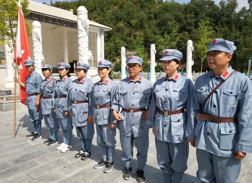 1934年，一鹽販救下3000紅軍，軍長6次派人尋他，後來怎麼樣了？