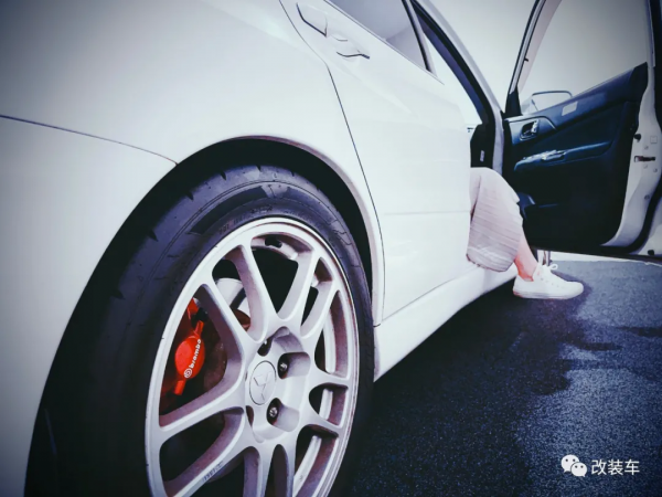 小姐姐連續擁有兩臺";街霸";EVO,完美詮釋何為巾幗不讓鬚眉 小姐姐連續擁有兩臺";街霸";EVO,完美詮釋何為巾幗不讓鬚眉