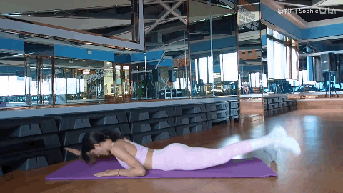 圓肩厚背這樣穿，堪比變形記