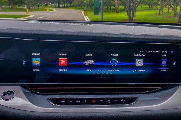 真實試駕極狐阿爾法S：底盤超穩，智慧輔助駕駛系統有點意思！