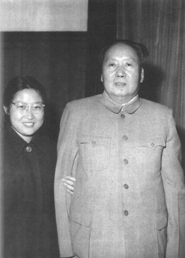 74年，李訥離婚後帶兒子回中南海，毛主席落淚：有困難就和爸爸說