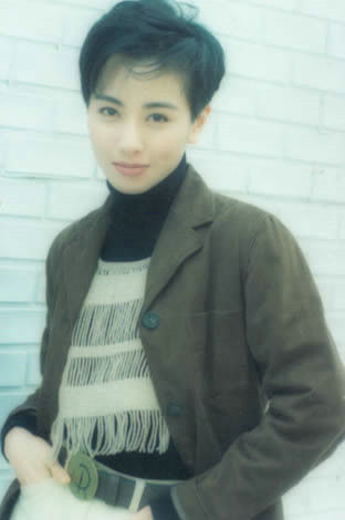 “短髮女神”袁潔瑩：曾迷倒郭富城劉鑾雄的她，如今卻皈依佛門