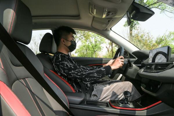 與標緻2008同平臺！頂配才10萬出頭的風神奕炫GS開起來怎麼樣？