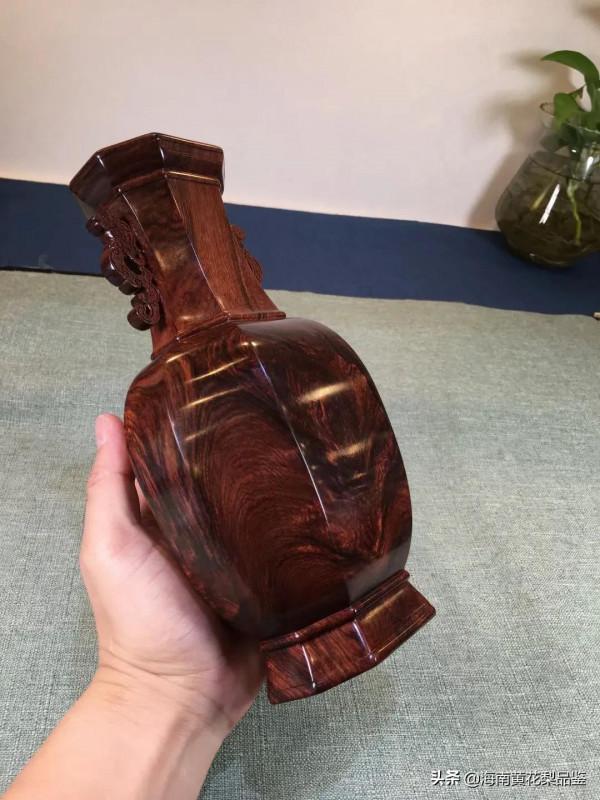 越南黃花梨,老油梨「八稜瓶」擺件,高24cm直徑13.5cm重1268克 越南黃花梨,老油梨「八稜瓶」擺件,高24cm直徑13.5cm重1268克