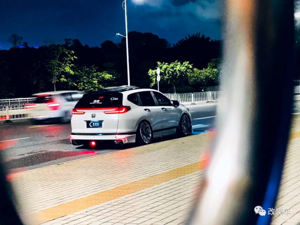 再加10萬塊本田皓影也很帥，自己開模做套件玩姿態