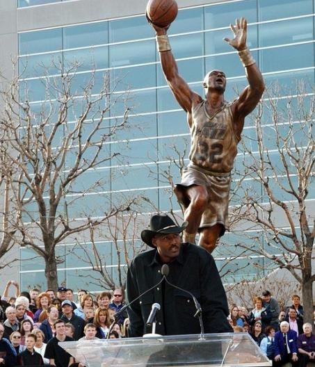 NBA巨星雕像分4個等級:巴克利買家秀C級,馬龍A級,那SSS級呢? NBA巨星雕像分4個等級:巴克利買家秀C級,馬龍A級,那SSS級呢?