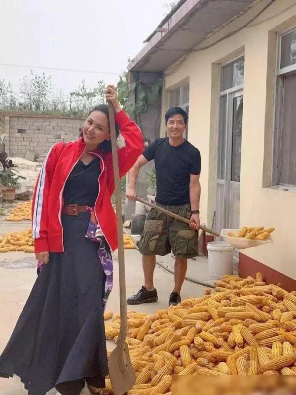 盤點娛樂圈明星迴農村幹農活誰最接地氣？