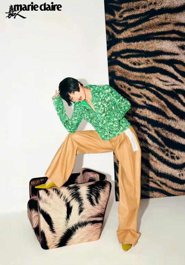 眾女星拍2022開年雜誌:楊冪秀美背,劉亦菲女王,舒淇戴百萬珠寶 眾女星拍2022開年雜誌:楊冪秀美背,劉亦菲女王,舒淇戴百萬珠寶