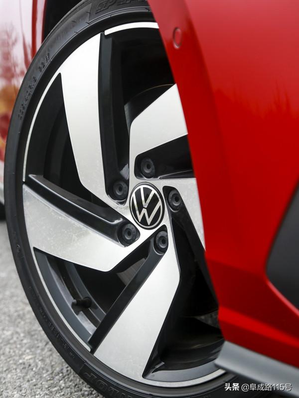 7.1秒破百的8代高爾夫GTI 能否讓我放棄對凱迪拉克CT4、CT5的青睞 7.1秒破百的8代高爾夫GTI 能否讓我放棄對凱迪拉克CT4、CT5的青睞