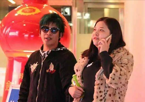 黃小蕾：被大張偉拒絕後，因一頓飯嫁富豪，閃婚生女被迪士尼拉黑