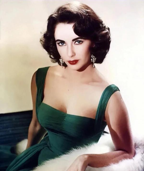 穿越歐洲的世紀美貌，地球球花莫妮卡年輕容顏無人超越