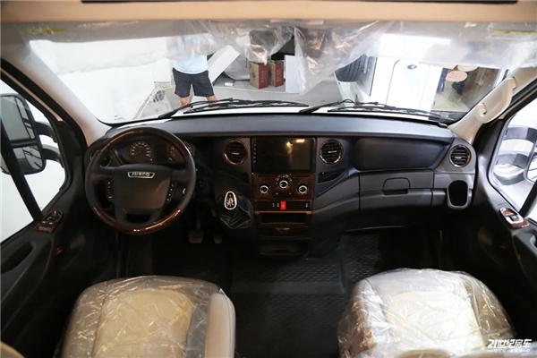 超高性價比依維柯雙拓展房車多少錢？雲遊雙拓展僅需42.99W