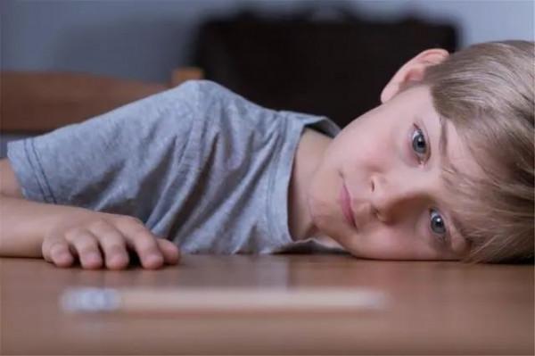 優秀的孩子後面,都站著有鈍感力的父母 優秀的孩子後面,都站著有鈍感力的父母