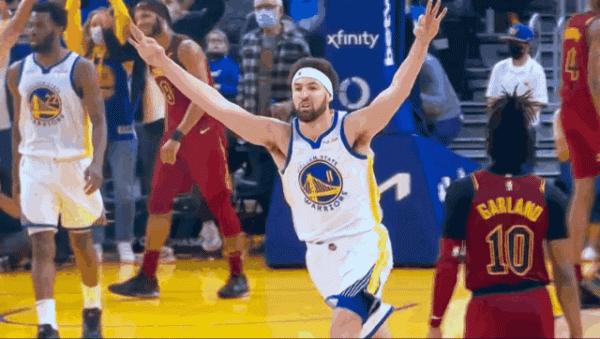 戴維斯歸隊後詹姆斯打替補中鋒；湯普森迴歸日創造歷史收視紀錄