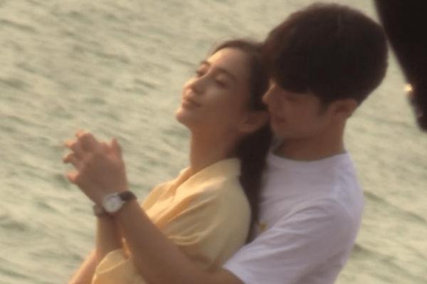 楊穎賴冠霖新劇上映，年齡相差過大惹爭議，網友：有被噁心到了