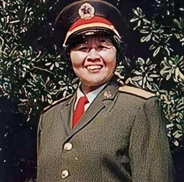 胡斐佩:出生於美國,畢業於復旦,19歲參軍,58歲成為解放軍少將 胡斐佩:出生於美國,畢業於復旦,19歲參軍,58歲成為解放軍少將