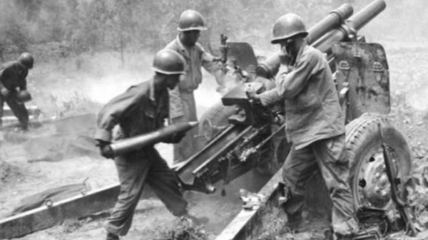 15歲新兵擅自開炮,連長要關他禁閉,為何團長偏要記他二等功? 15歲新兵擅自開炮,連長要關他禁閉,為何團長偏要記他二等功?