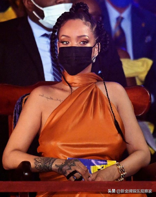 蕾哈娜懷孕了？下令工作人員不允許飲酒吸菸，近照小腹已微凸